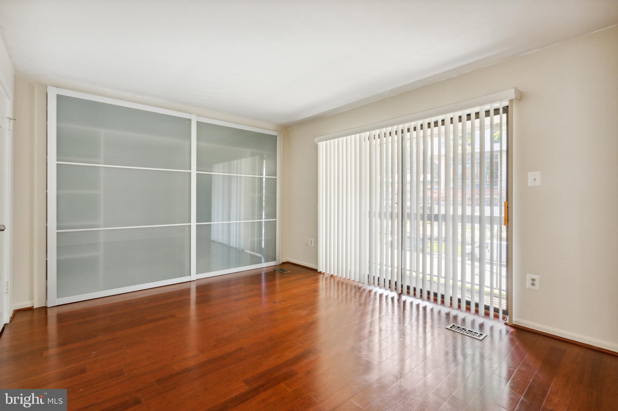 BRISTOL SQUARE - Residential