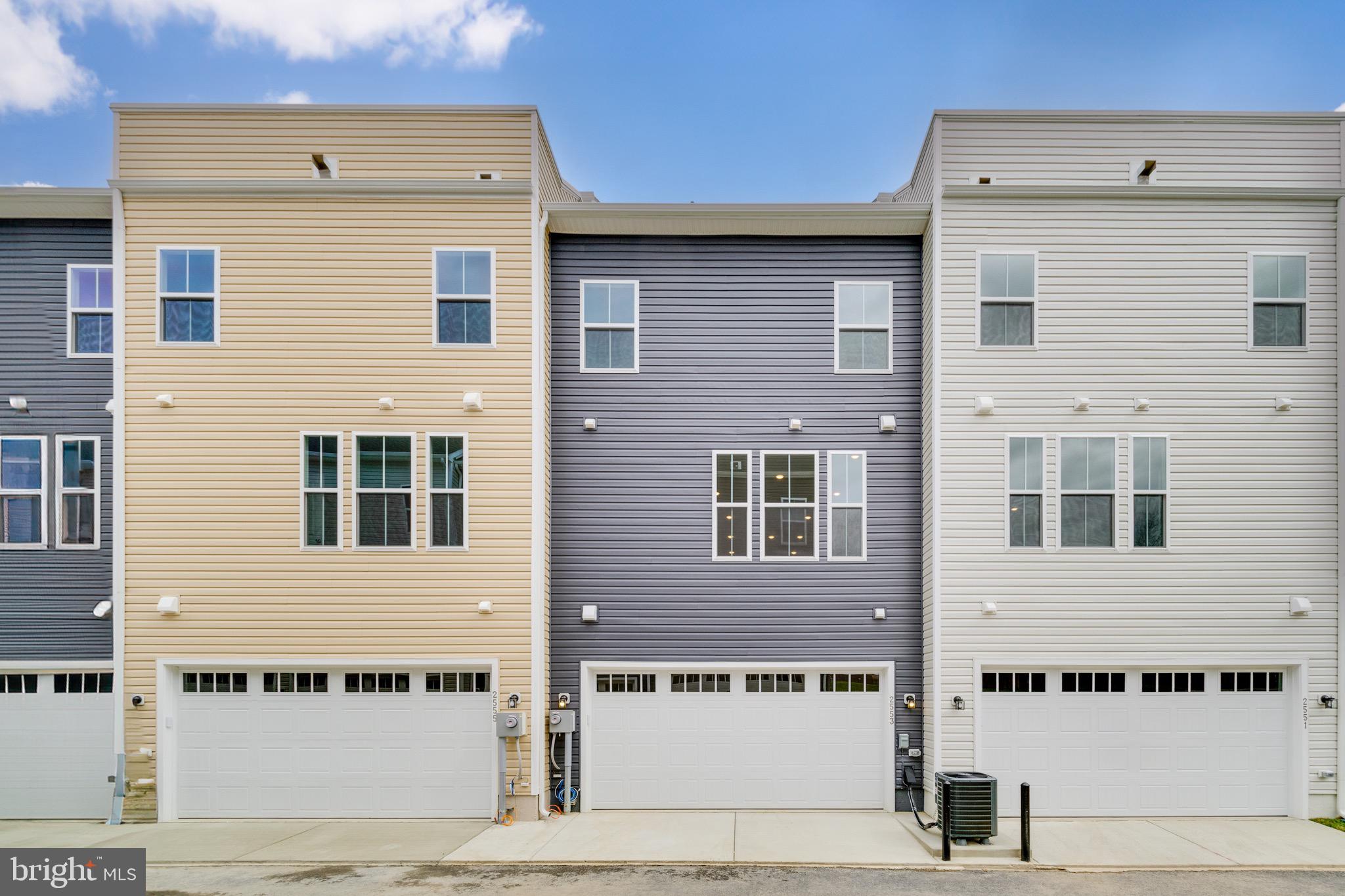 TOWNS AT MARKET COMMONS - Residential Lease