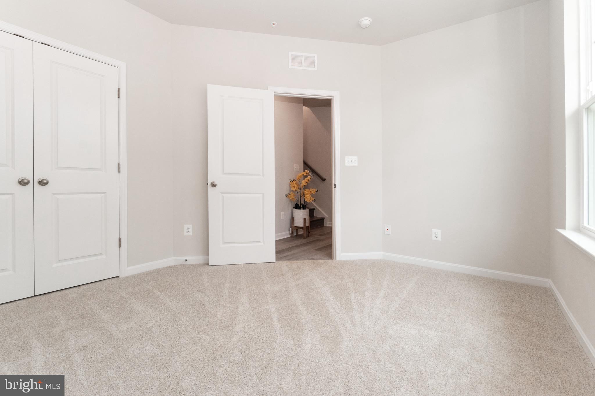 TOWNS AT MARKET COMMONS - Residential Lease