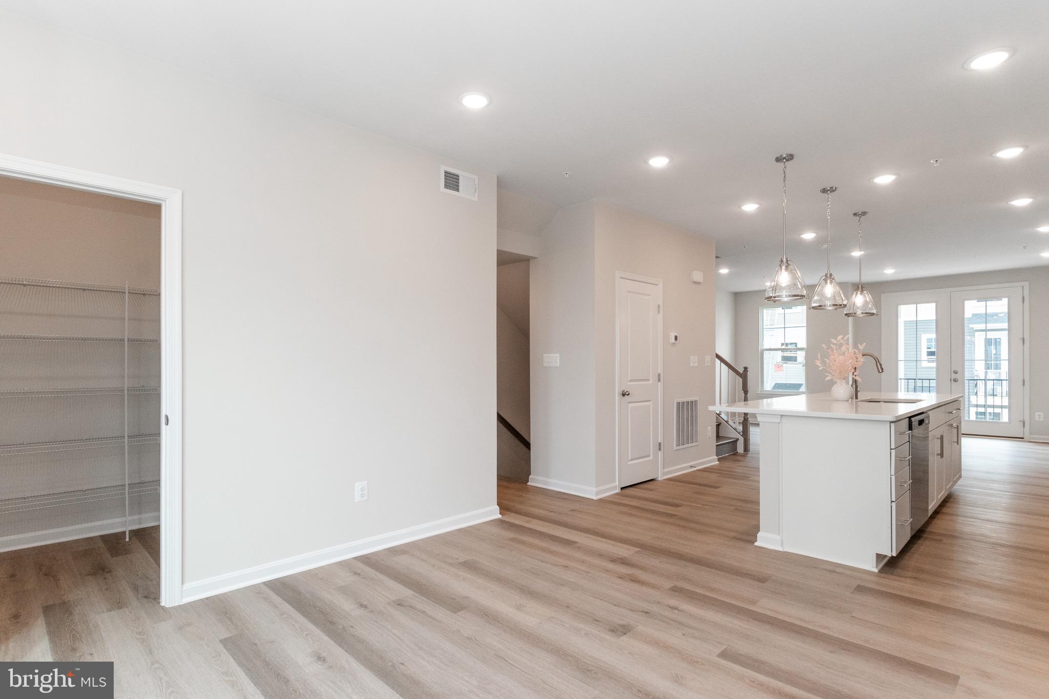 TOWNS AT MARKET COMMONS - Residential Lease