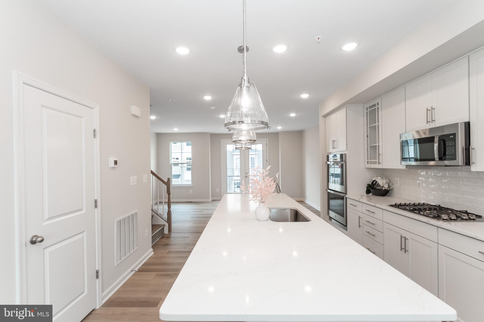 TOWNS AT MARKET COMMONS - Residential Lease