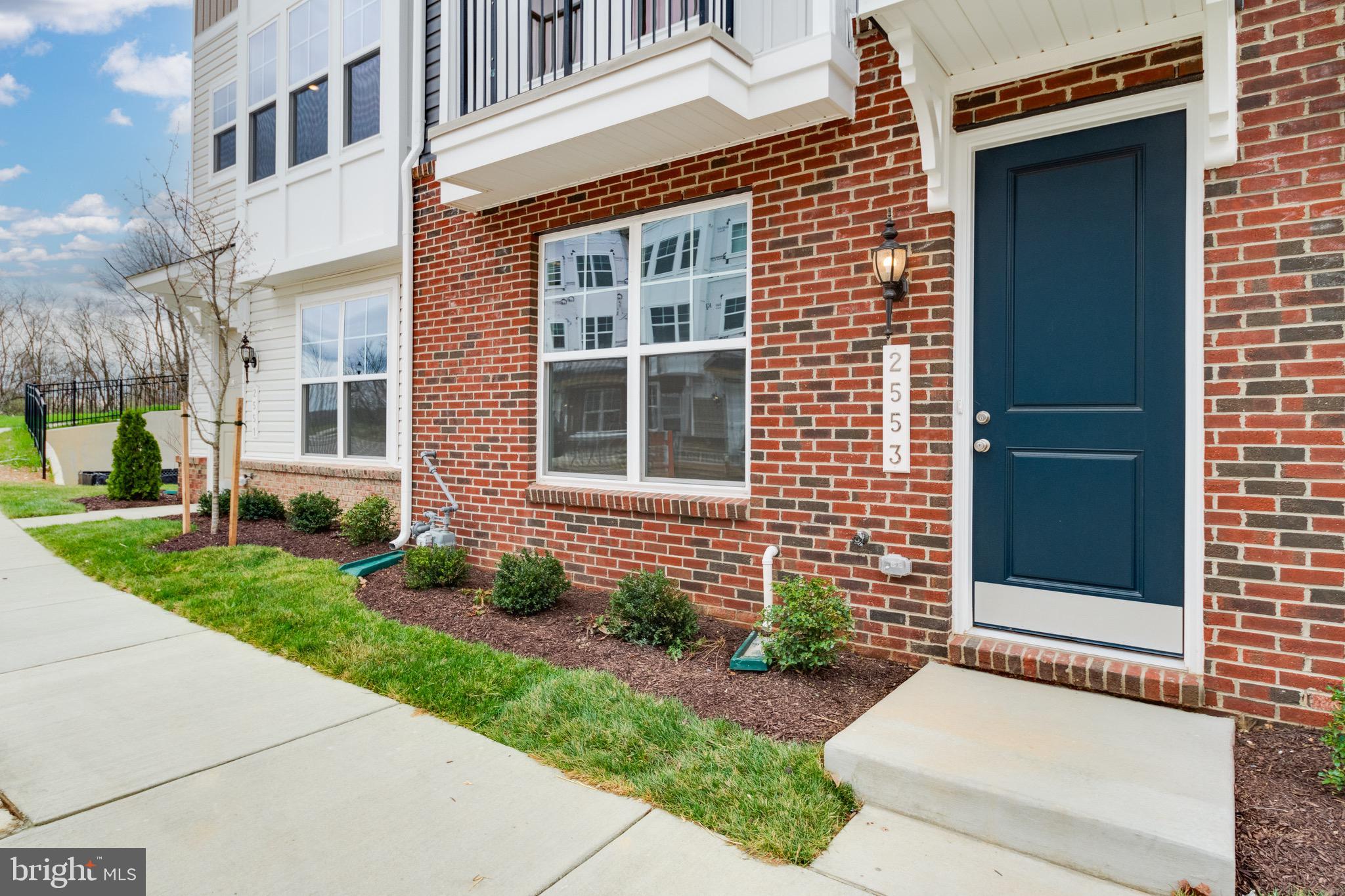 TOWNS AT MARKET COMMONS - Residential Lease