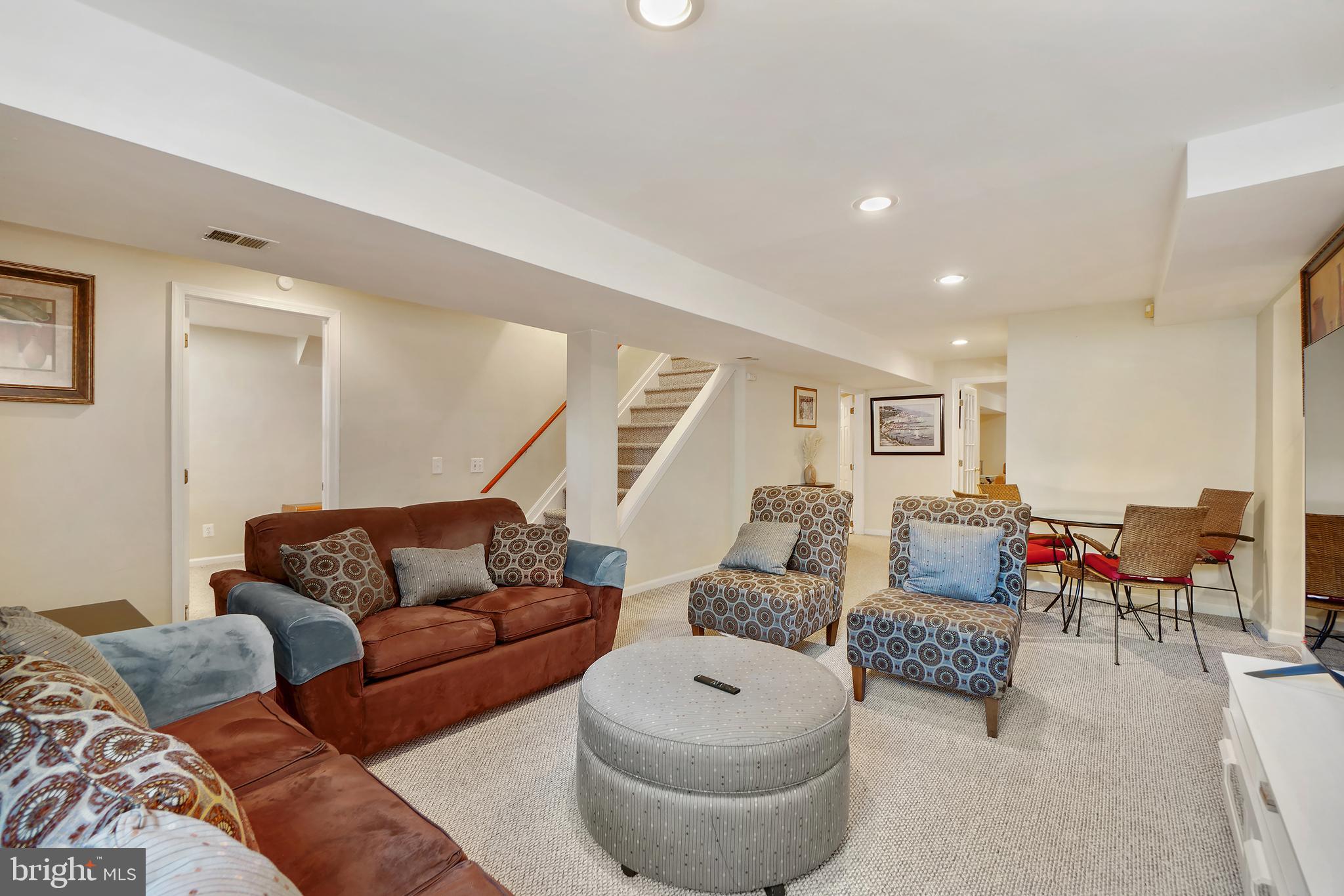 WHITE OAK MANOR - Residential Lease