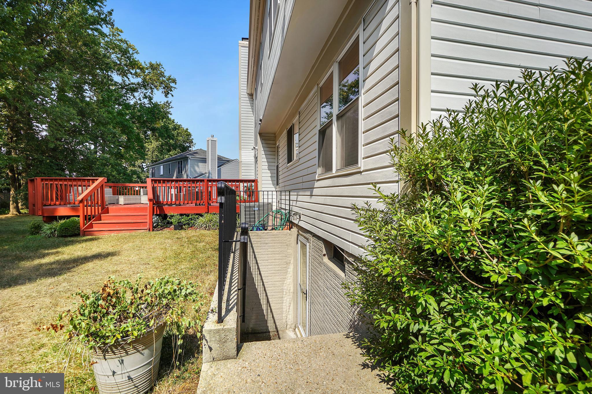 WHITE OAK MANOR - Residential Lease