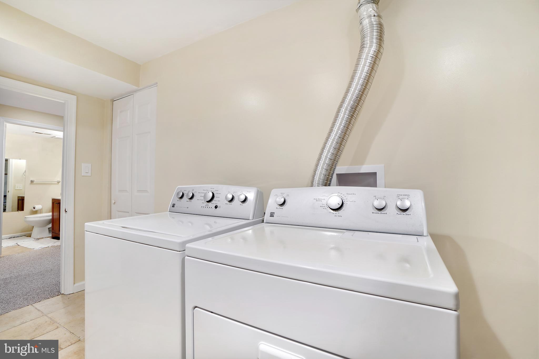 WHITE OAK MANOR - Residential Lease