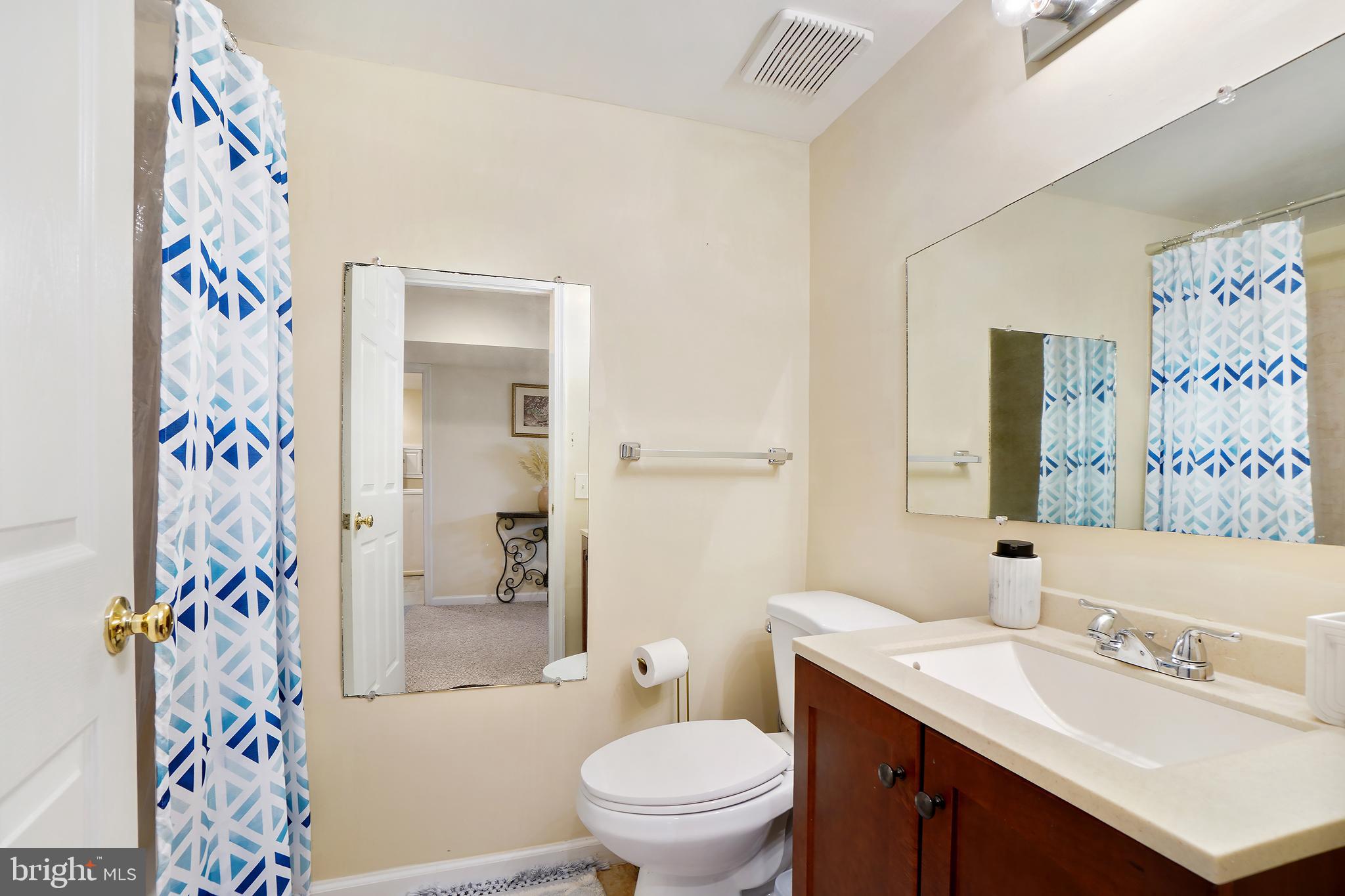 WHITE OAK MANOR - Residential Lease