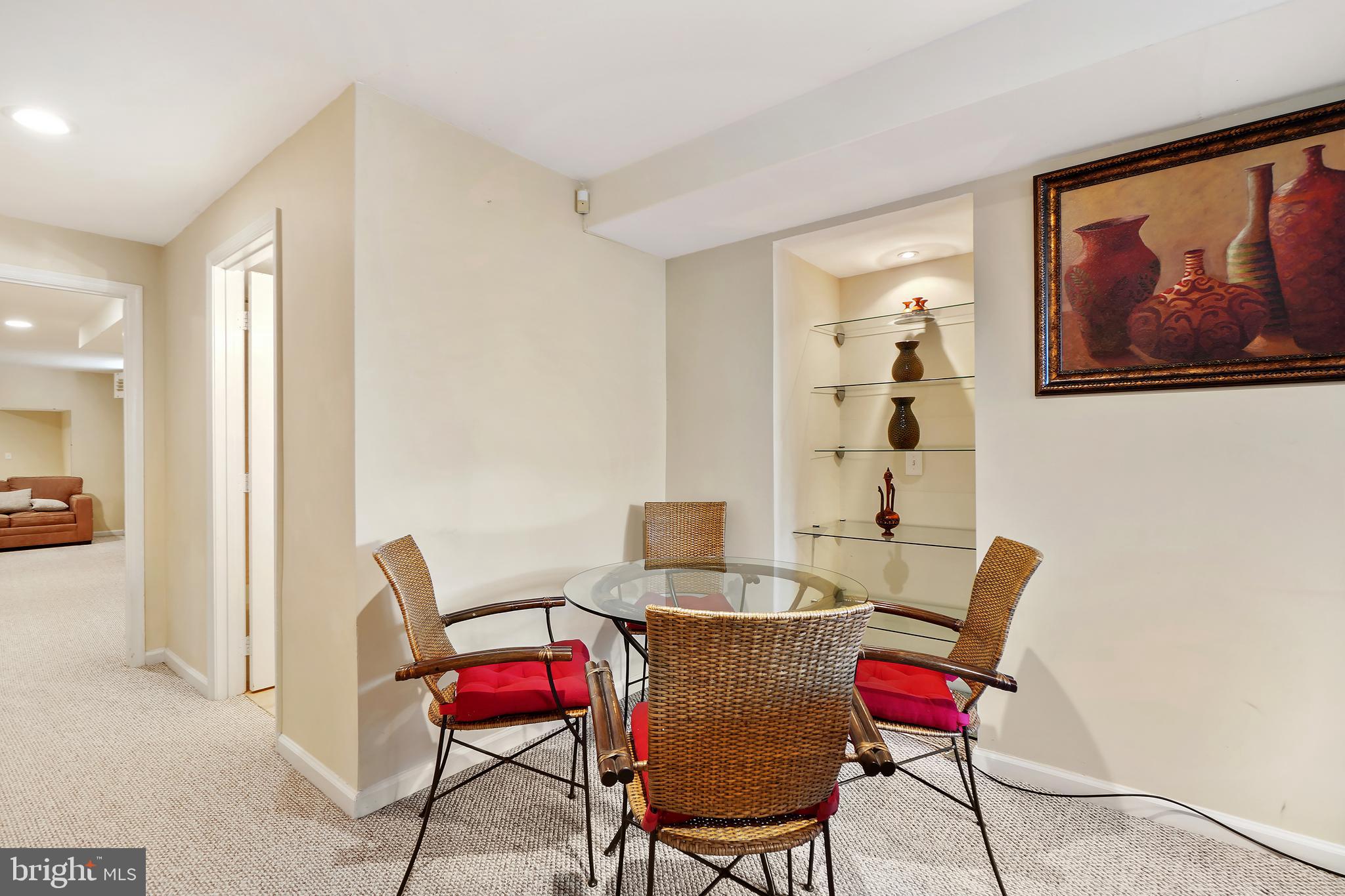 WHITE OAK MANOR - Residential Lease