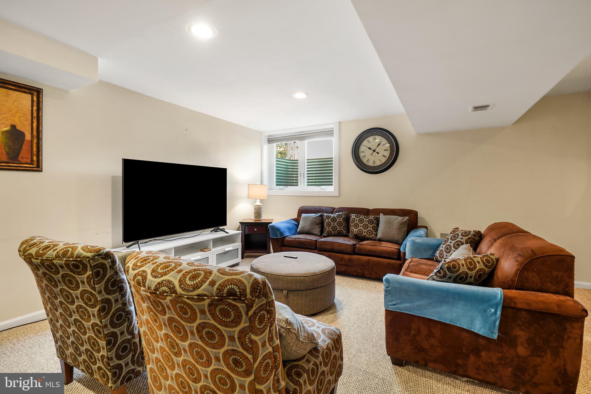 WHITE OAK MANOR - Residential Lease