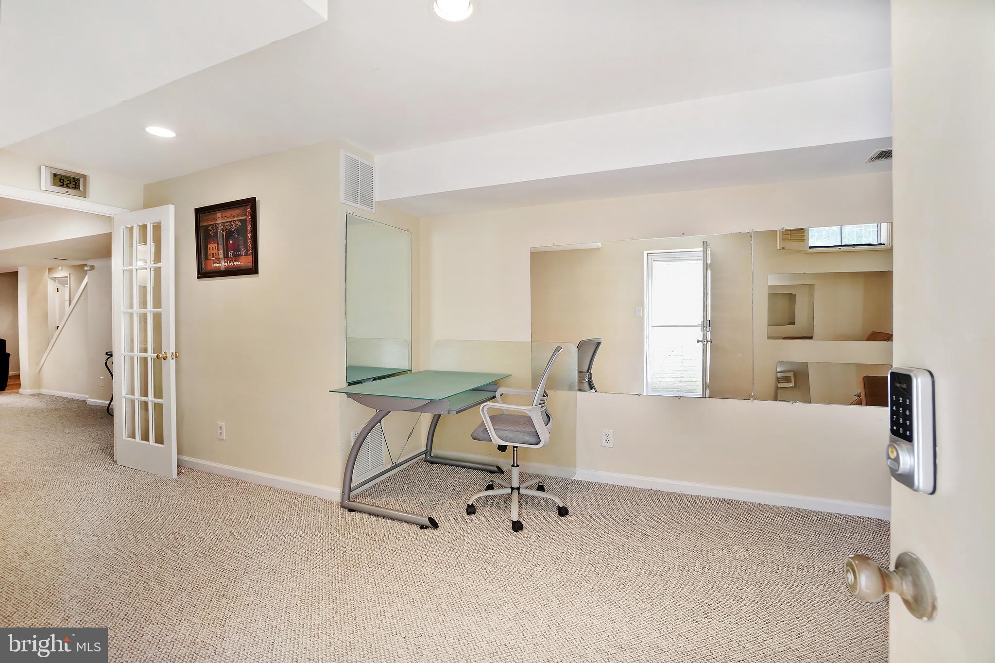 WHITE OAK MANOR - Residential Lease