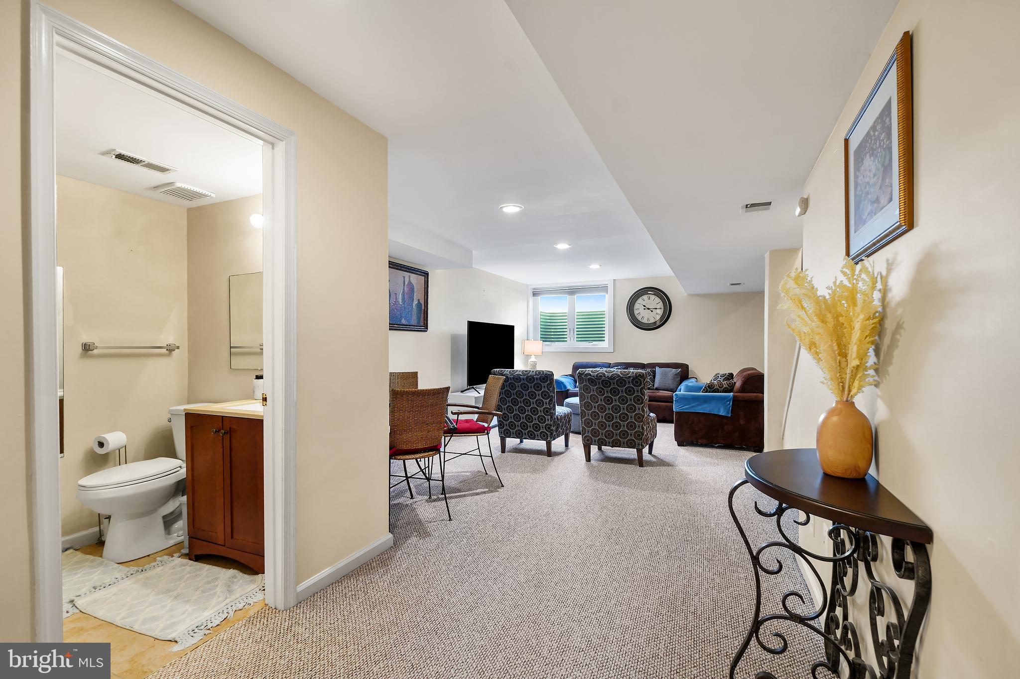 WHITE OAK MANOR - Residential Lease