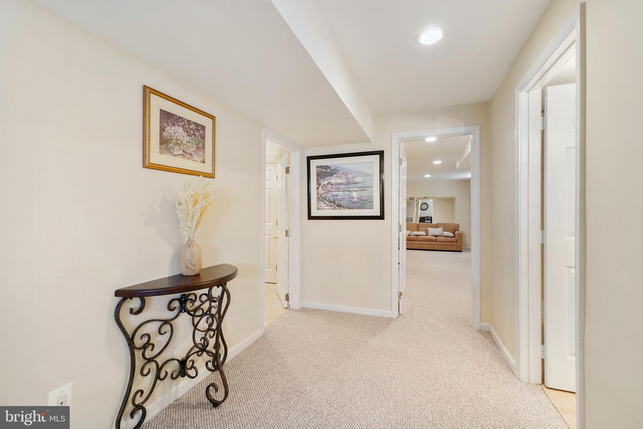 WHITE OAK MANOR - Residential Lease