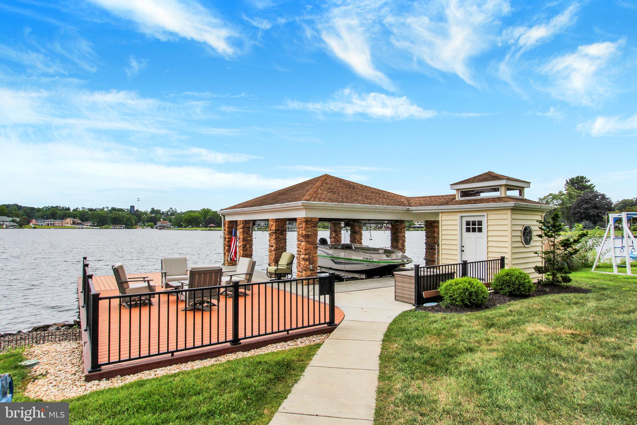 11 CUSTER DRIVE