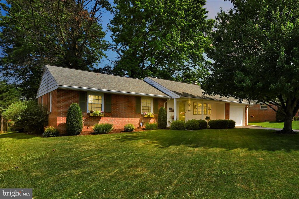 Photo of 7 CASEY DR, WILLOW STREET, PA 17584 (MLS # PALA2037622)