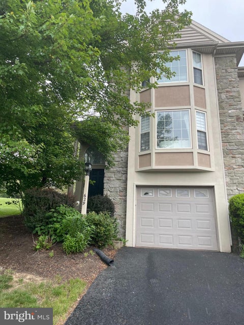 Townhouse For Rent - 629 Royal View Drive<br/> LANCASTER, PA 17601