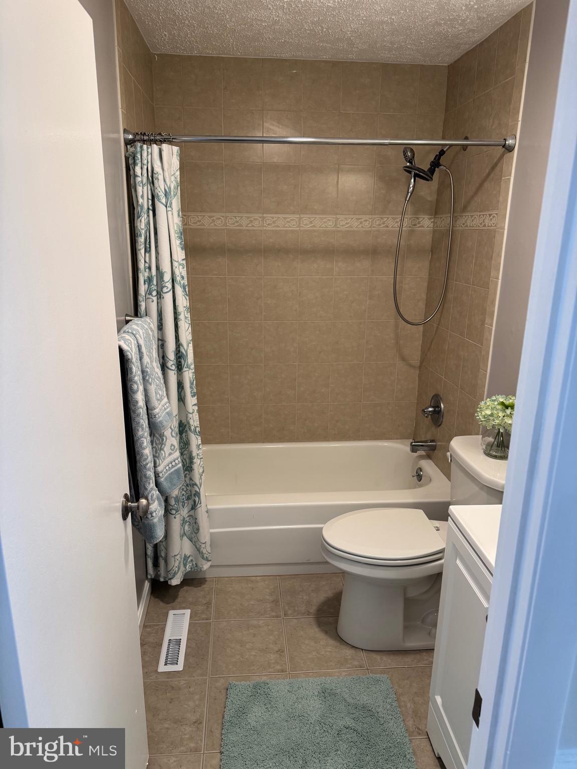 HICKORY HILLS - Residential