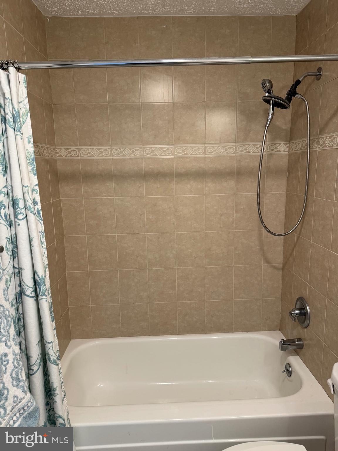 HICKORY HILLS - Residential