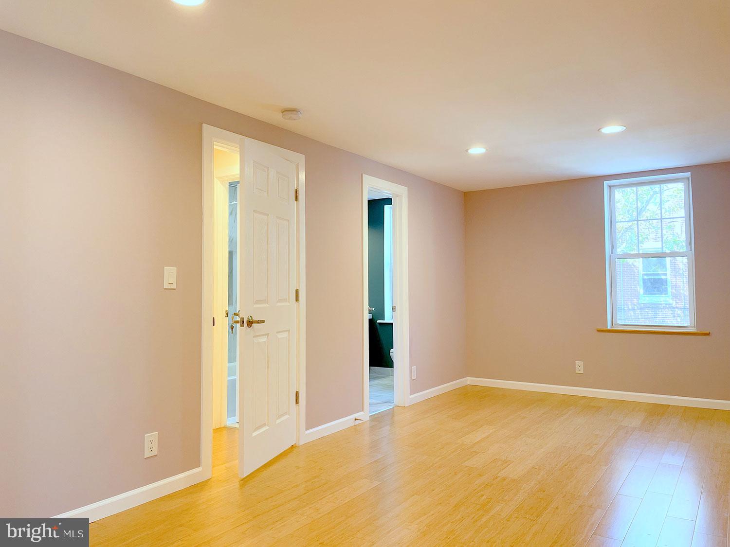 748 CATHARINE STREET - Photo 3