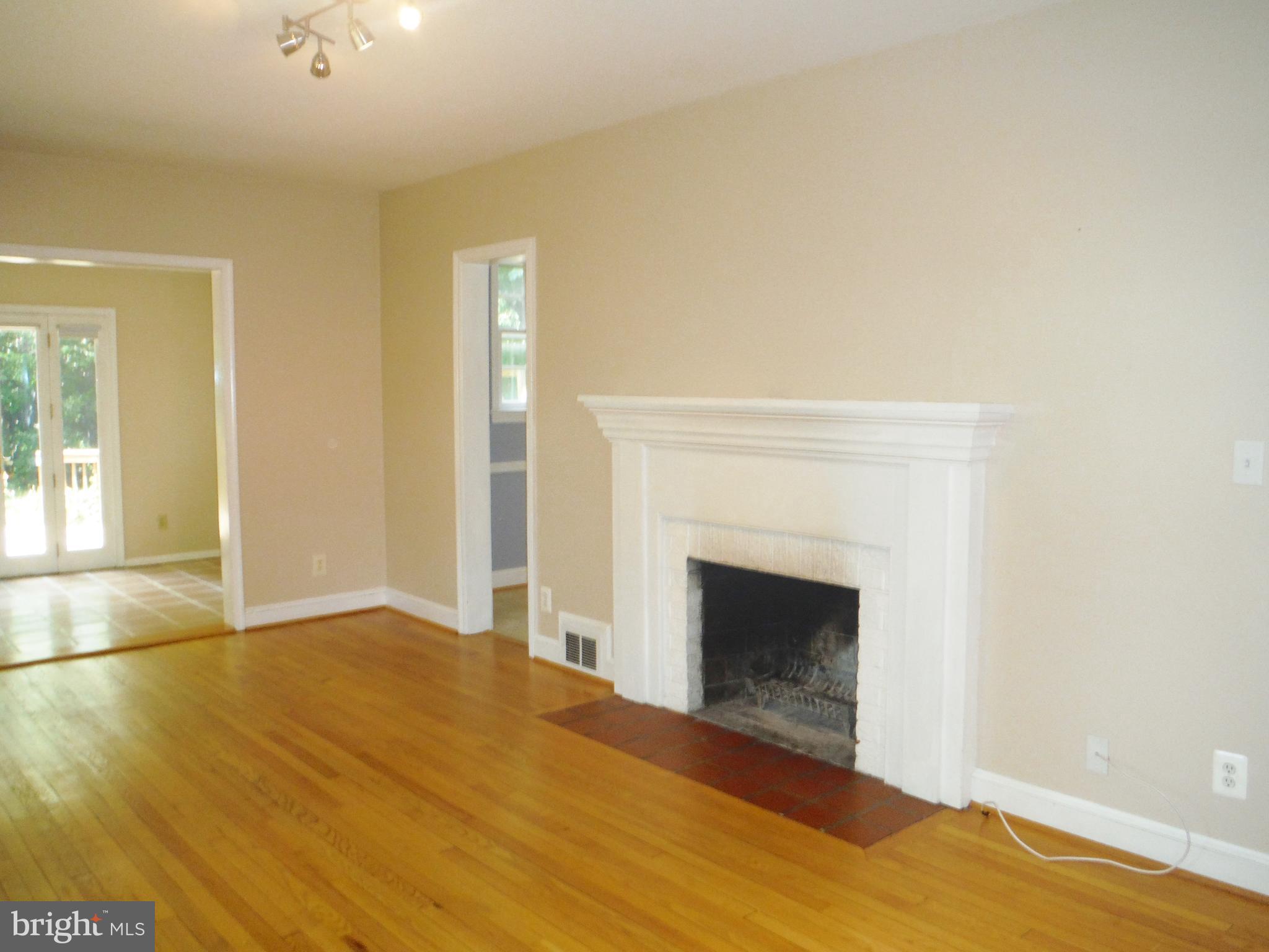 ROSEMONT PARK - Residential Lease