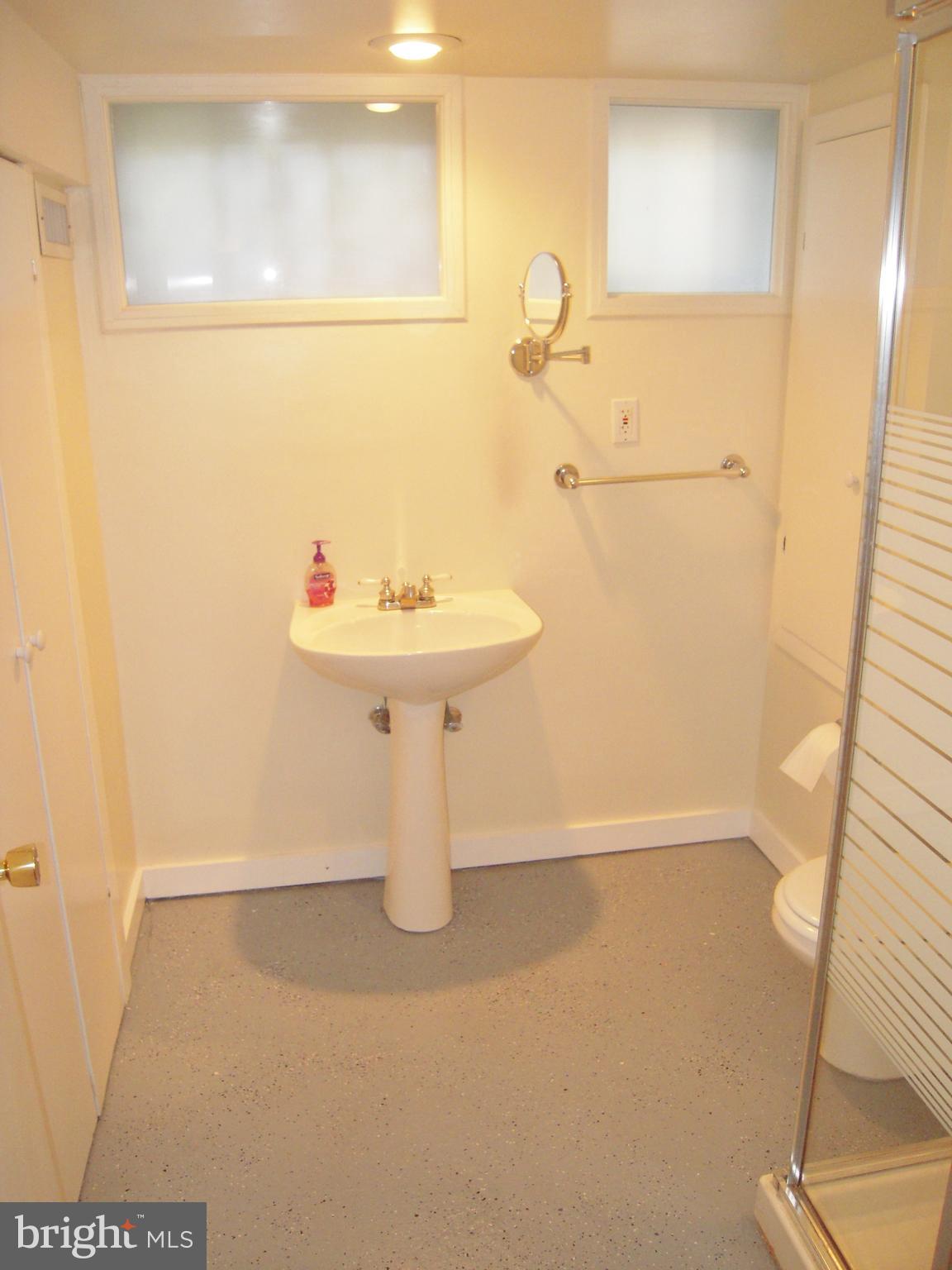 ROSEMONT PARK - Residential Lease