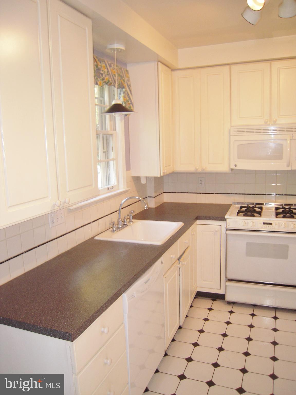 ROSEMONT PARK - Residential Lease