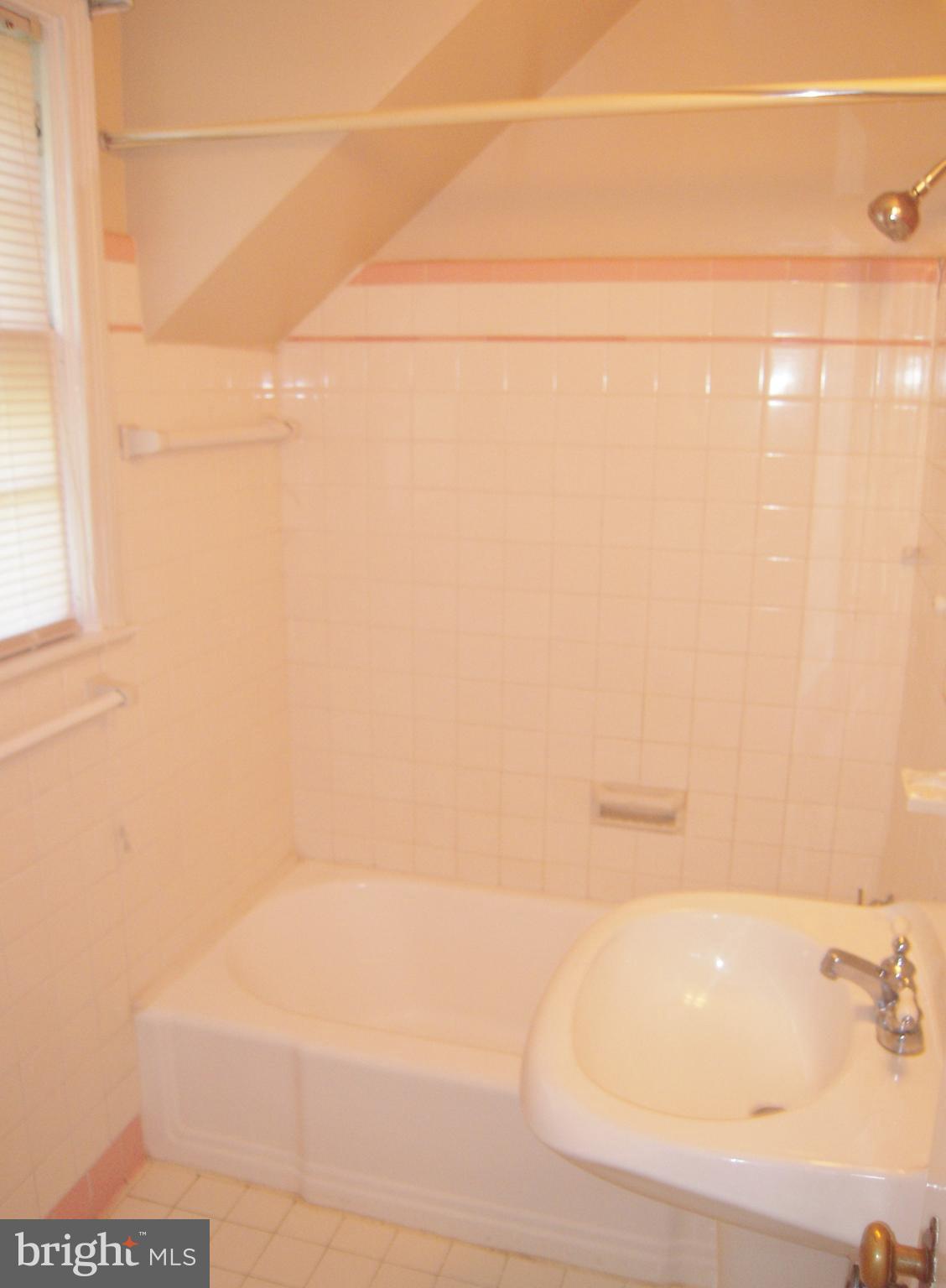 ROSEMONT PARK - Residential Lease