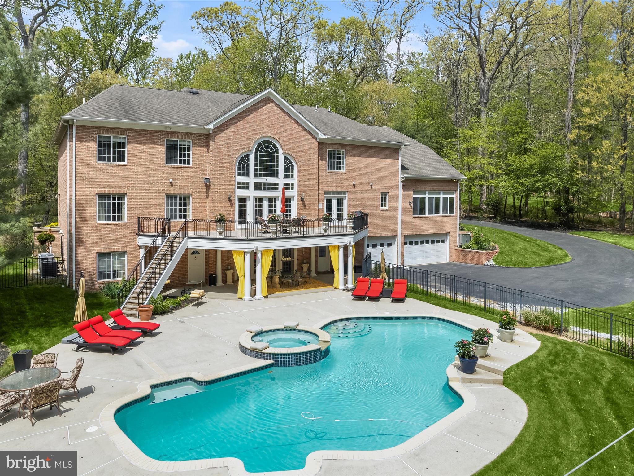 8516 EDENTON COURT
