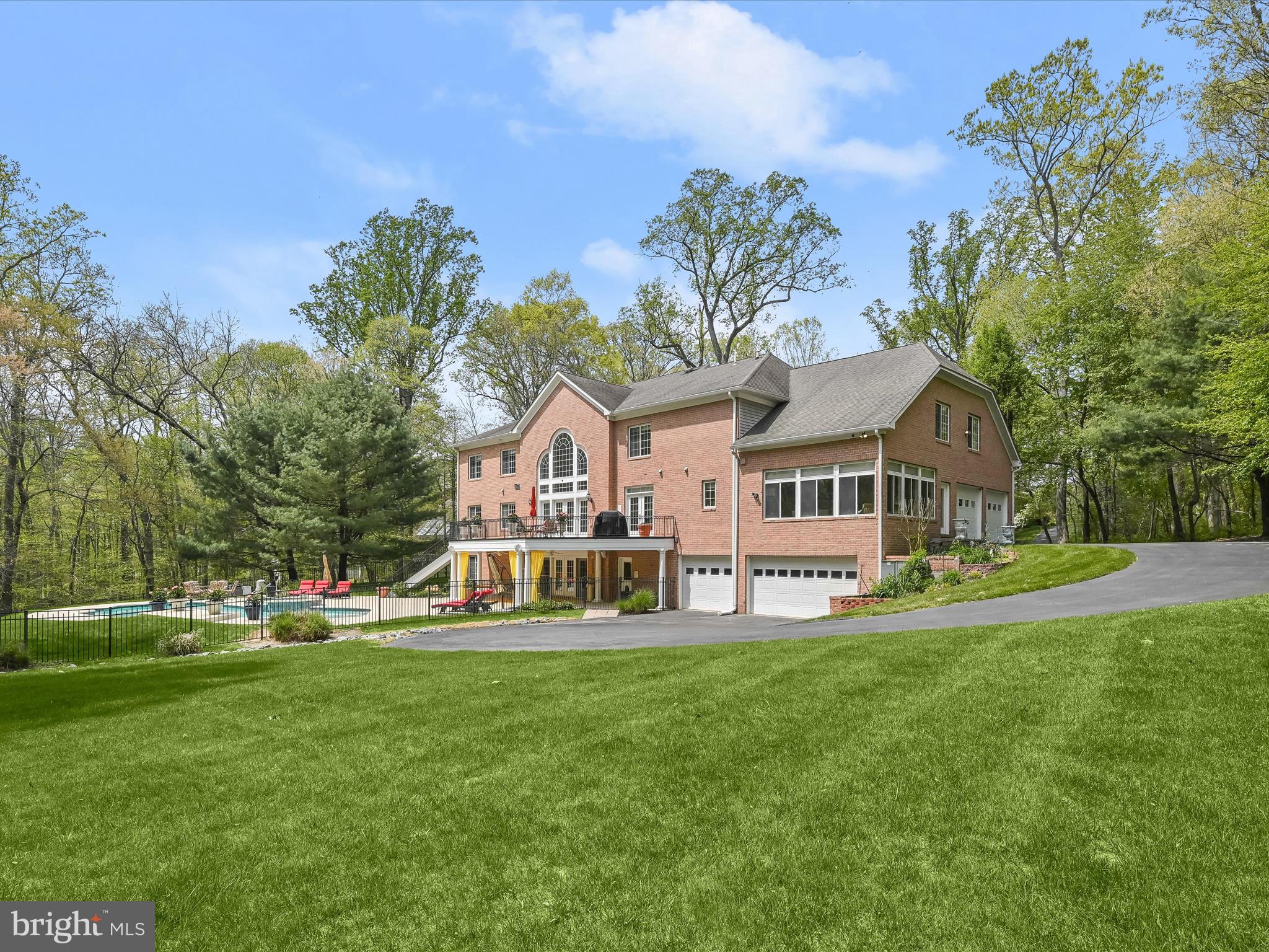 8516 EDENTON COURT