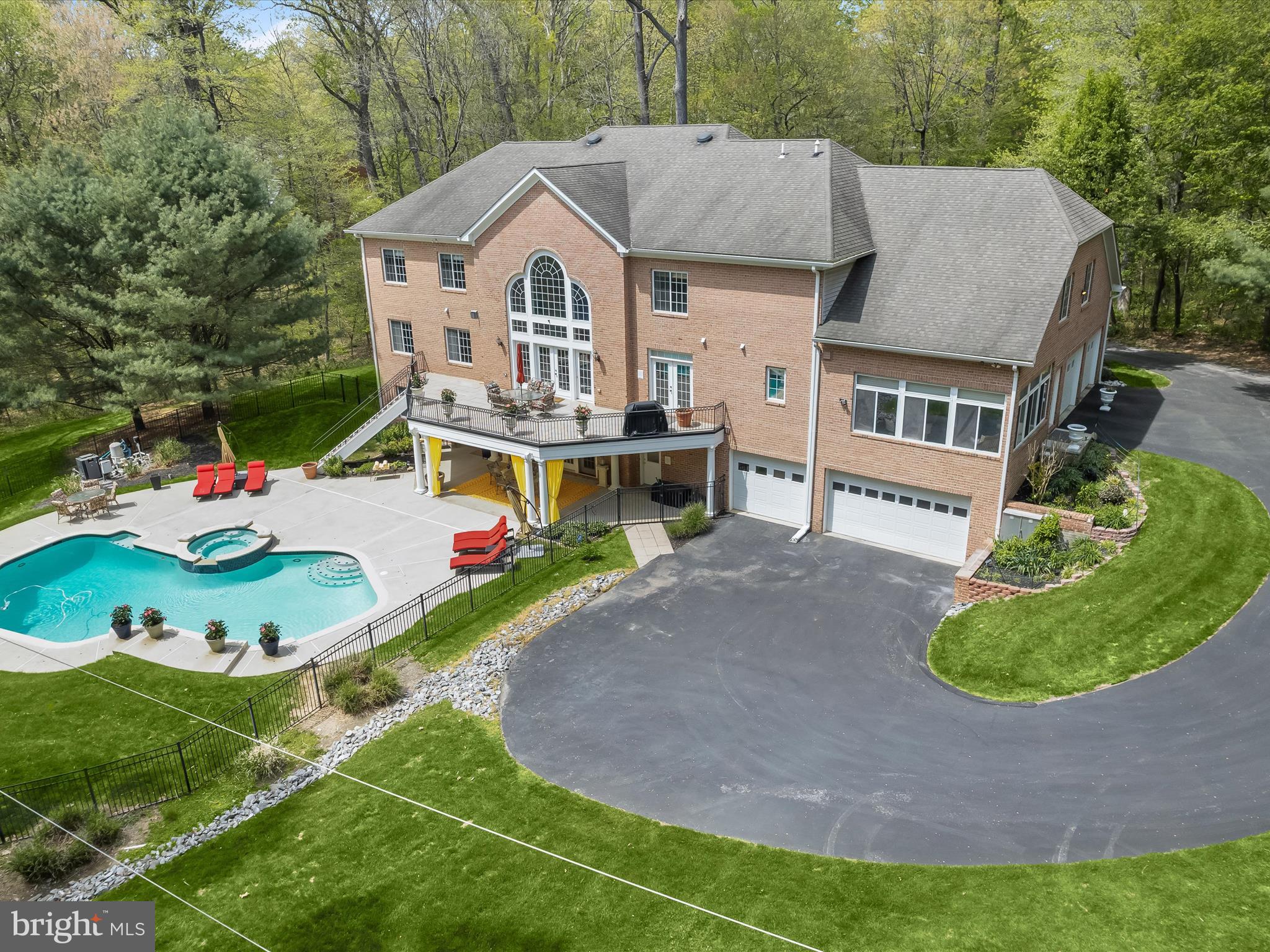 8516 EDENTON COURT