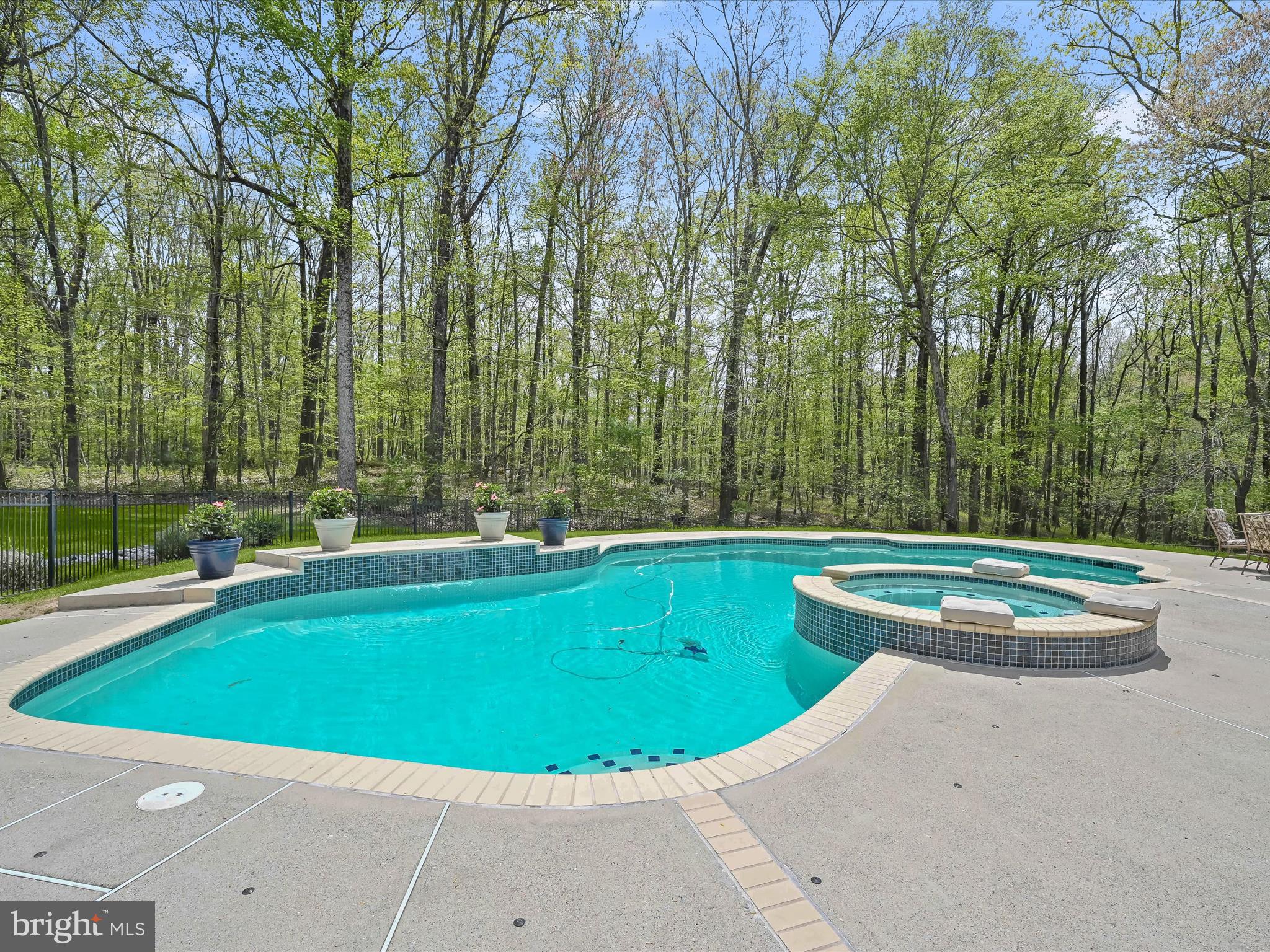 8516 EDENTON COURT