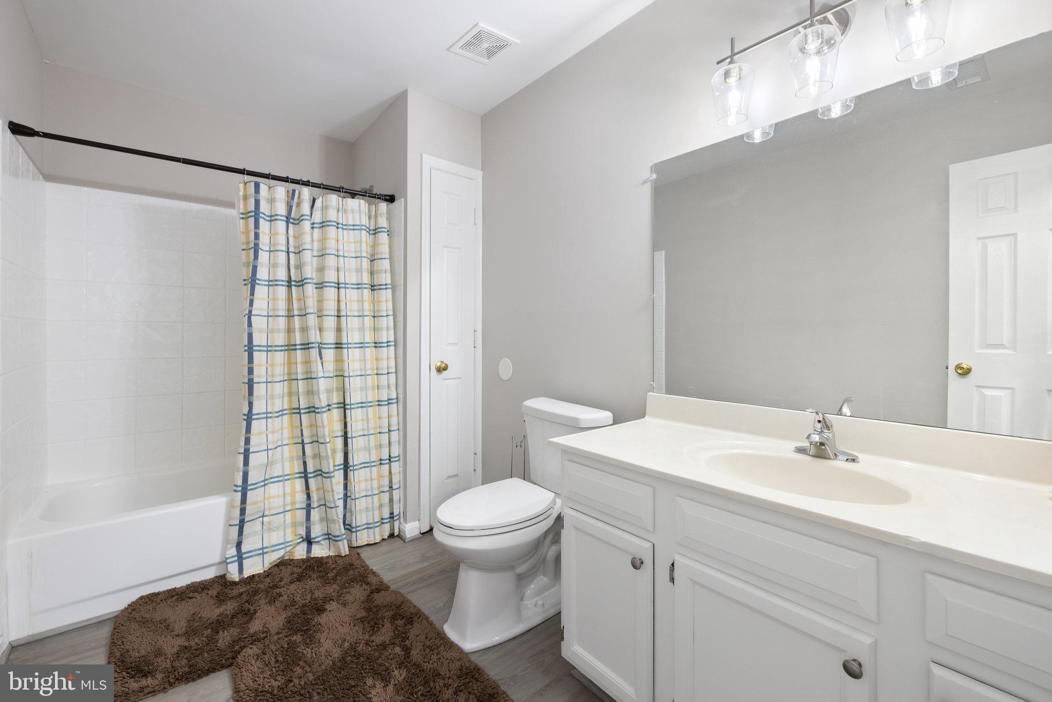 VISTA WOODS - Residential