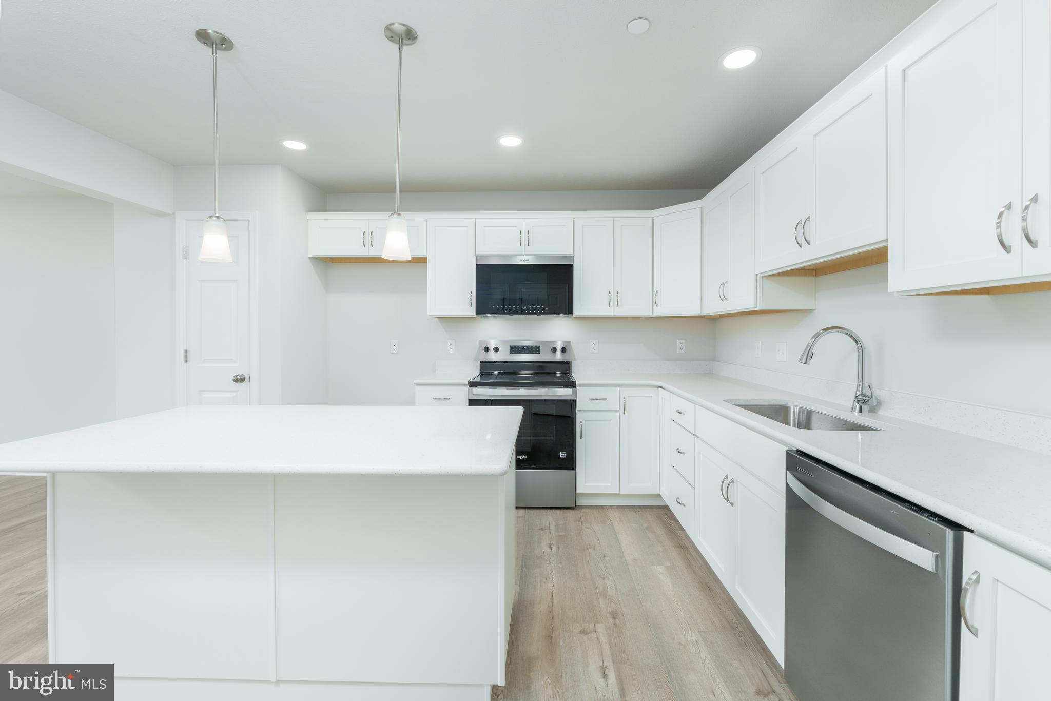 GRAYS POINTE - Residential