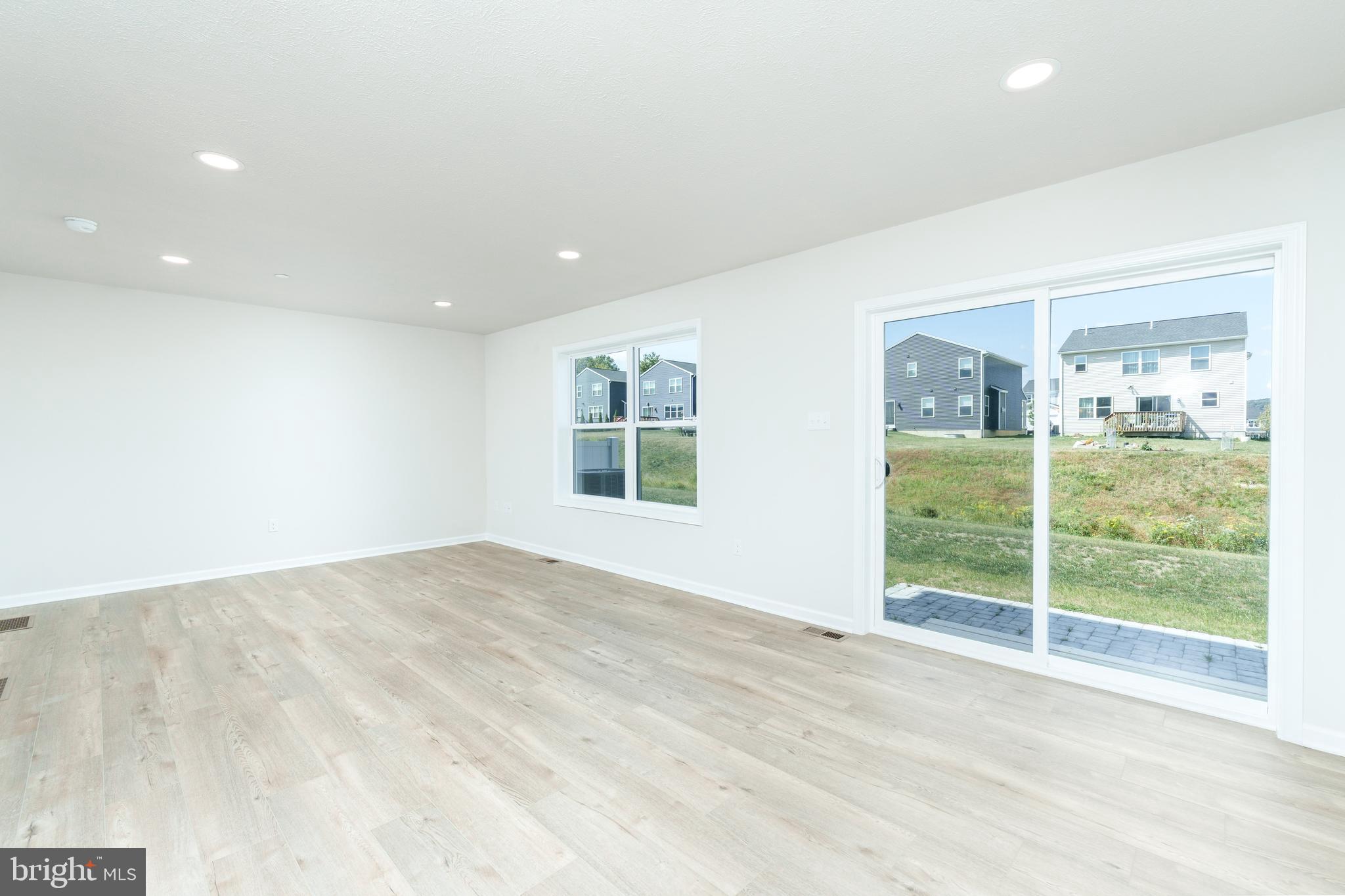 GRAYS POINTE - Residential