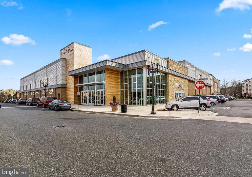 THE COLONNADE AT KENTLANDS - Residential Lease