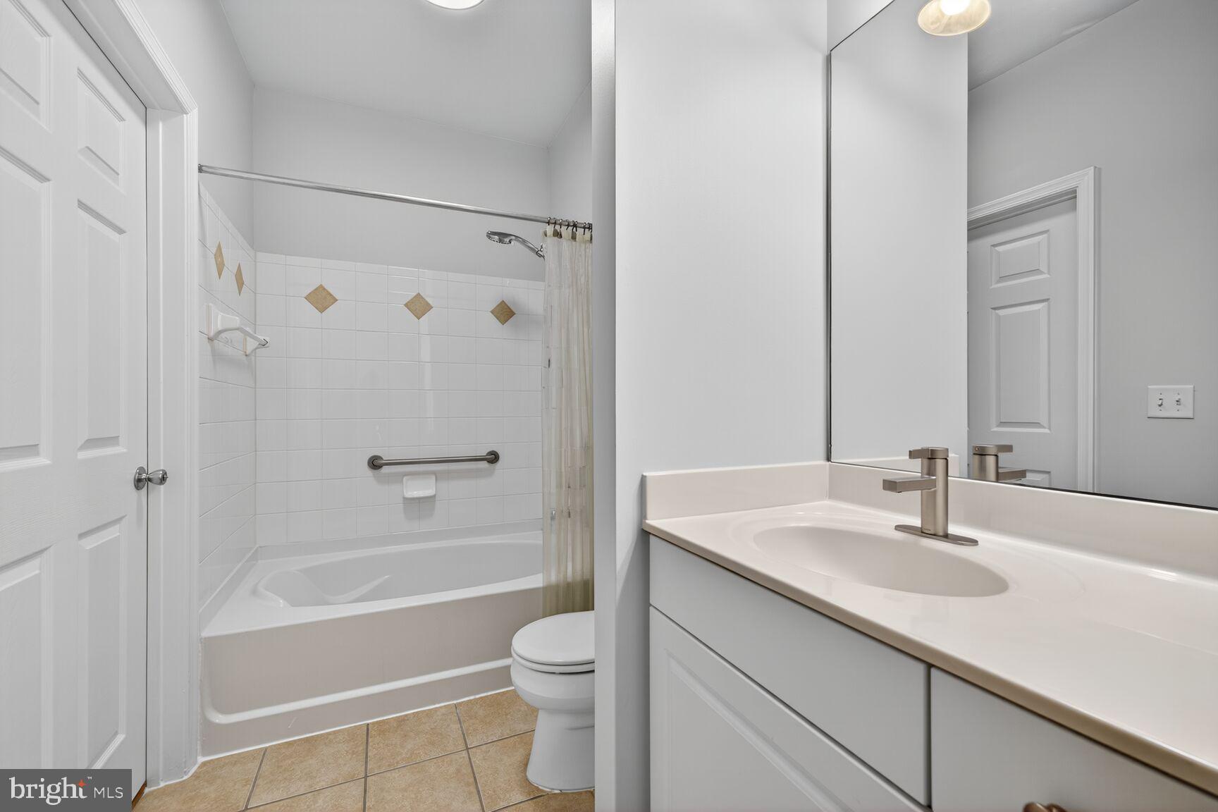 THE COLONNADE AT KENTLANDS - Residential Lease