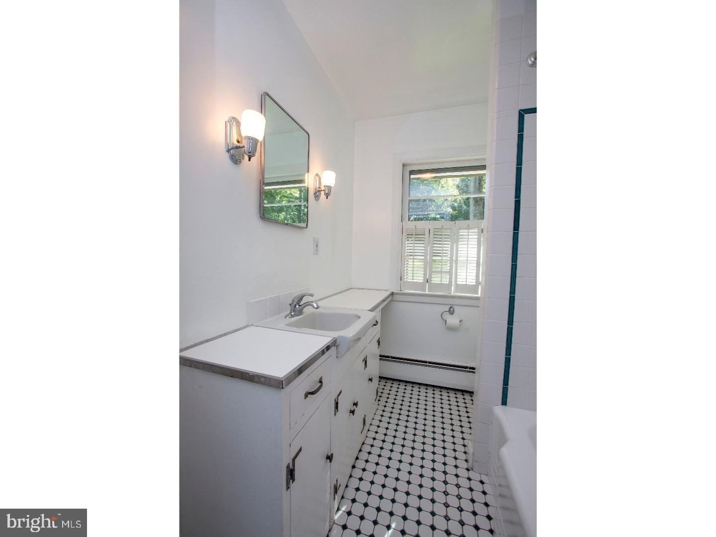 000 - Residential Lease