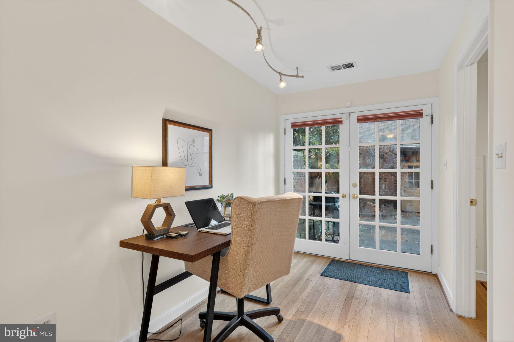 GEORGETOWN - Residential