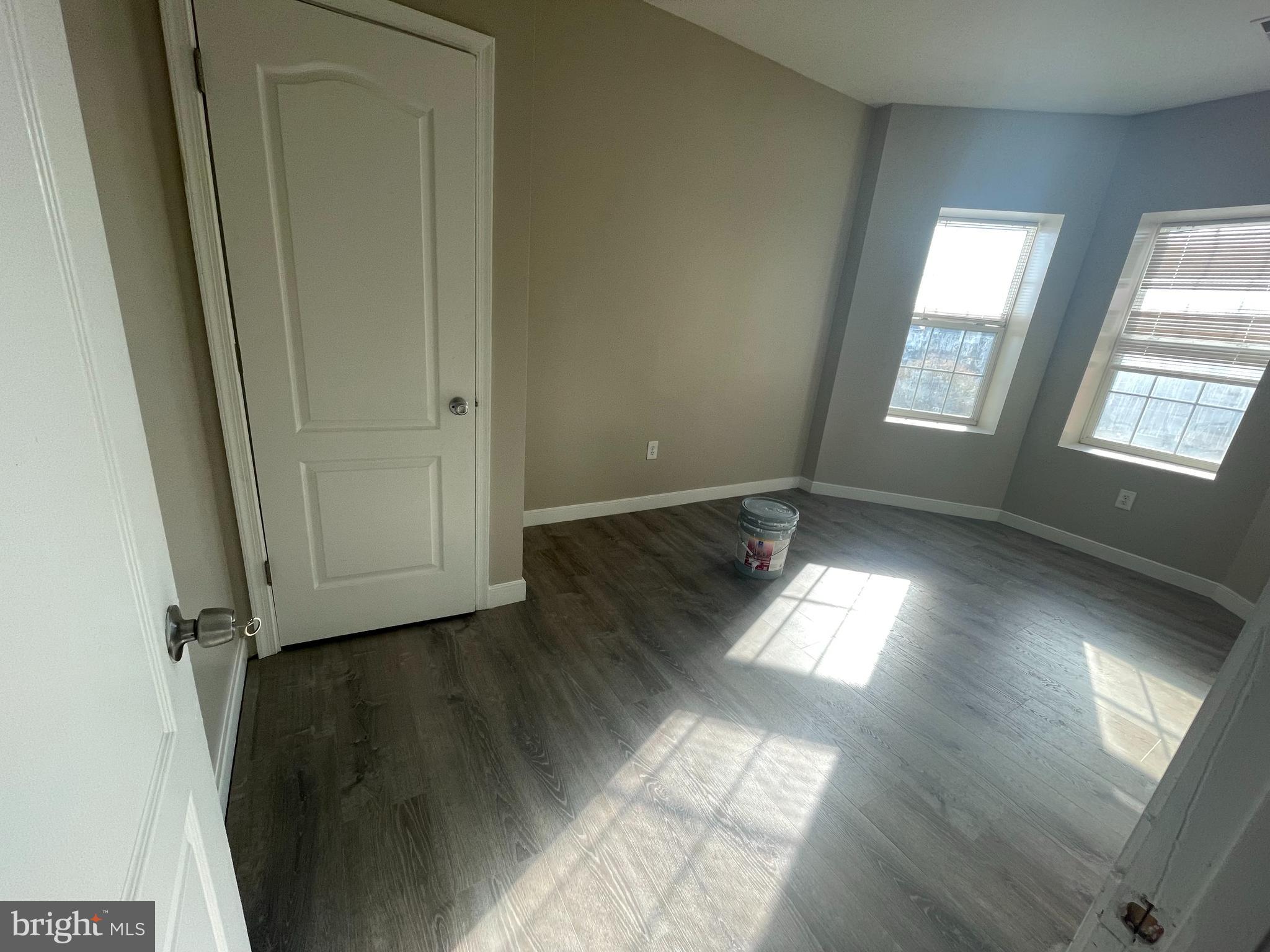302 V STREET NE
