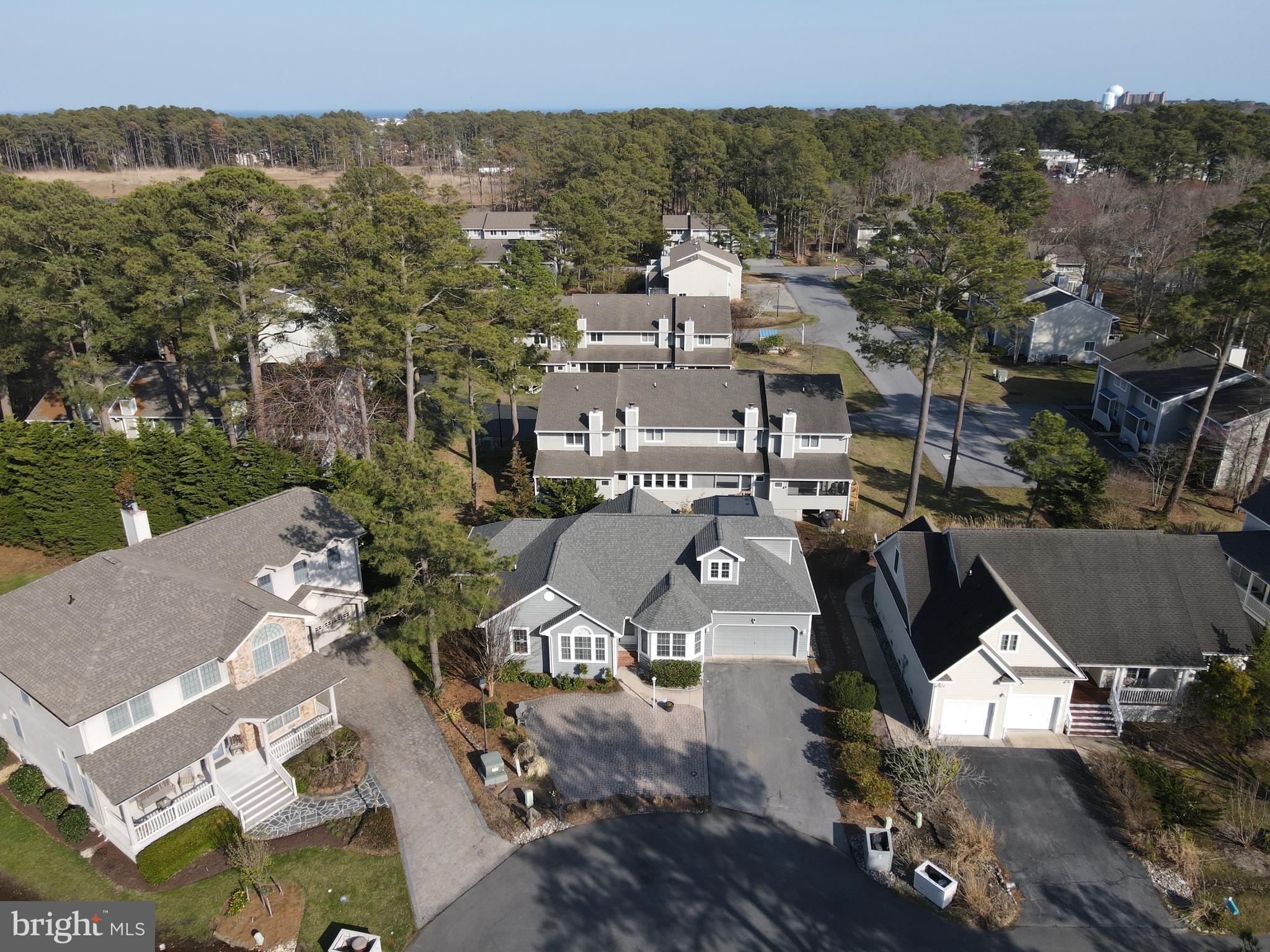 844 GLEN DRIVE