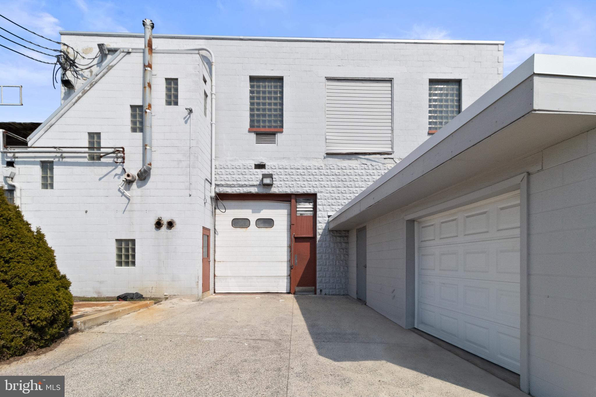 300 W INDUSTRIAL BOULEVARD