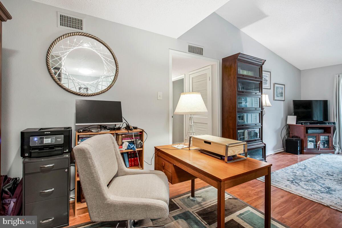 FOUNTAINS AT MCLEAN - Residential