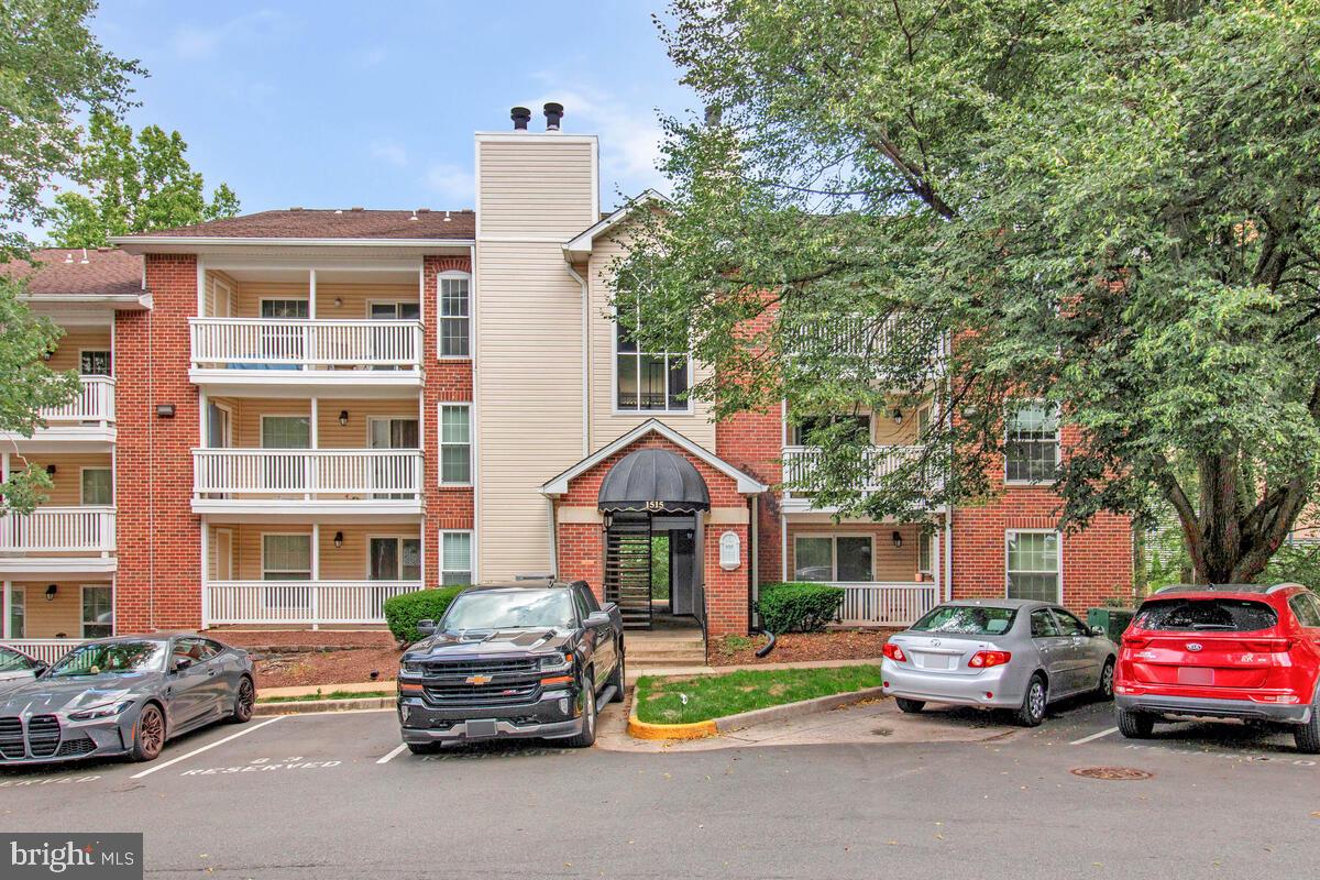 FOUNTAINS AT MCLEAN - Residential