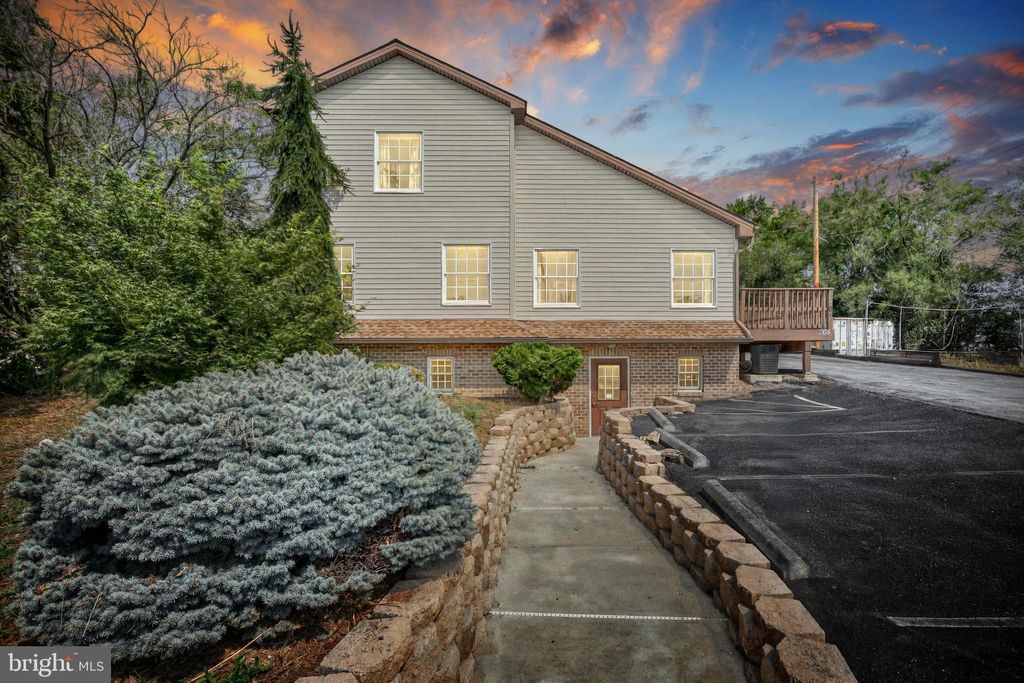 Photo of 305 W Shady Lane, ENOLA, PA 17025 (MLS # PACB2047116)