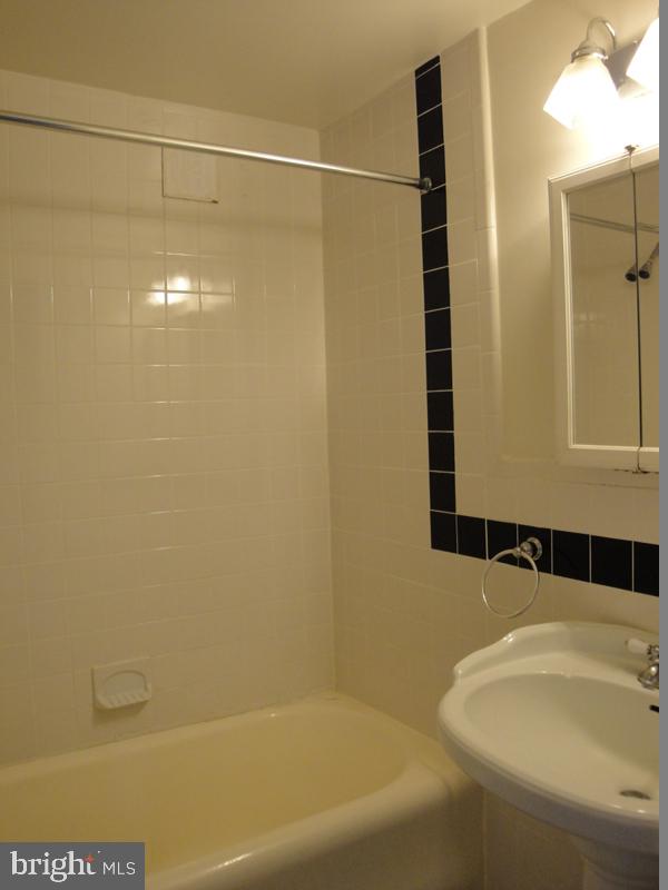 AVENUE OF THE ARTS - Residential Lease