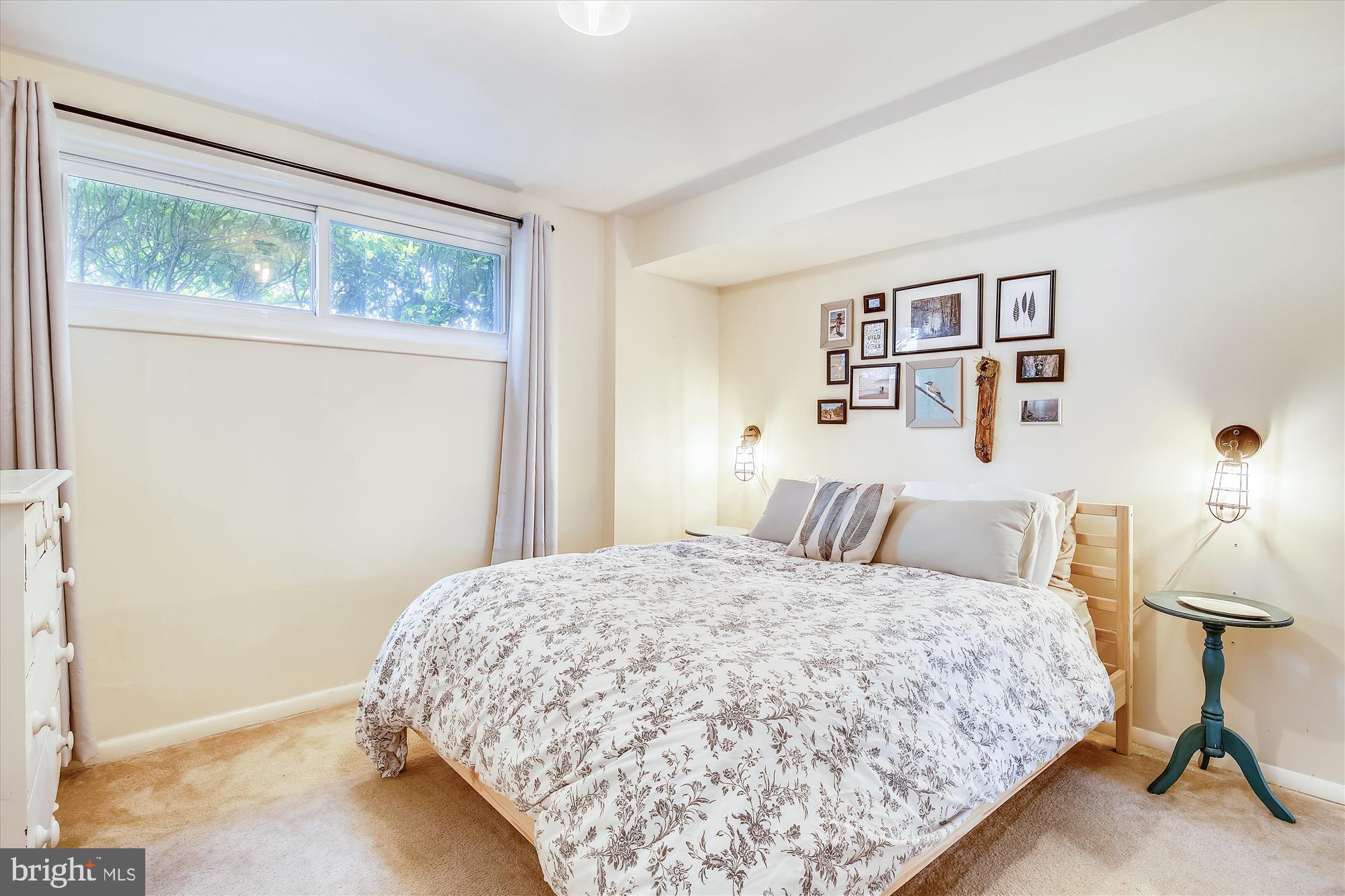 HOLLINDALE - Residential