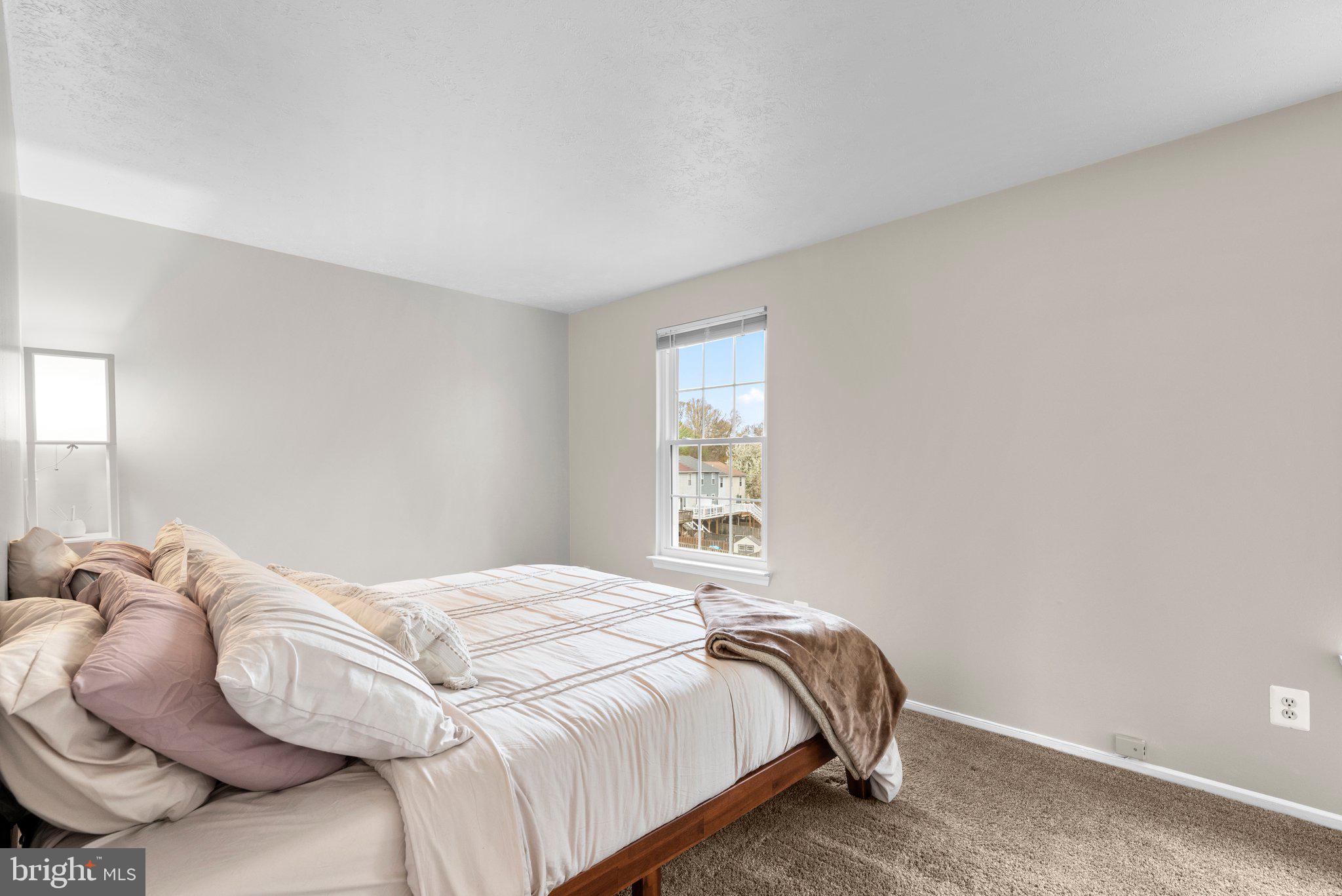 WHISPERING WOODS - Residential