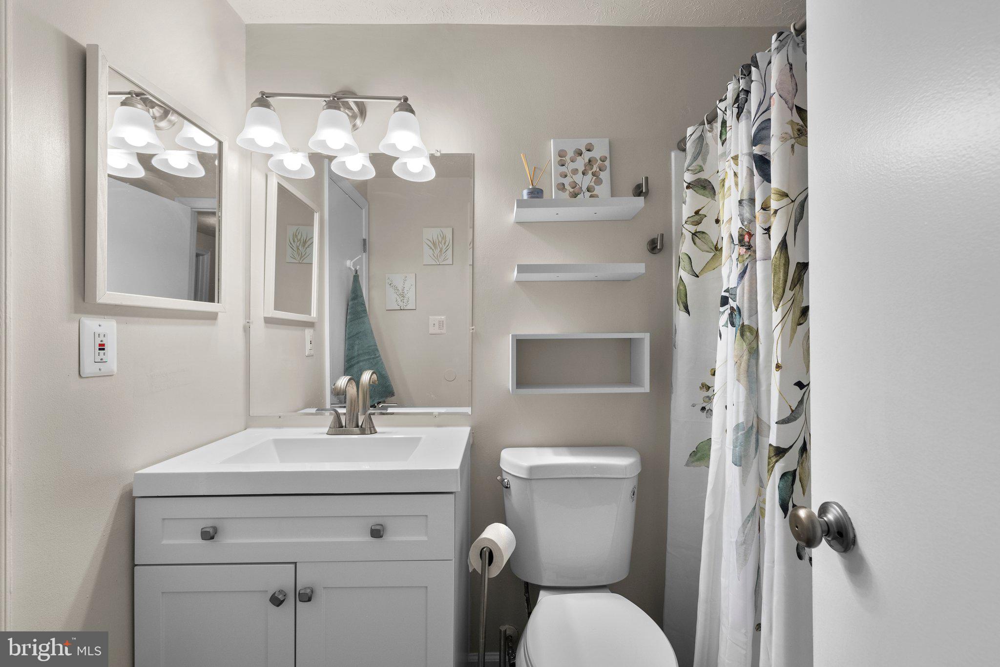 WHISPERING WOODS - Residential