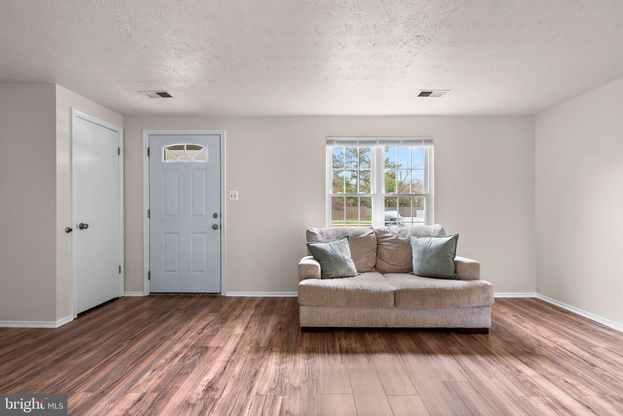 WHISPERING WOODS - Residential