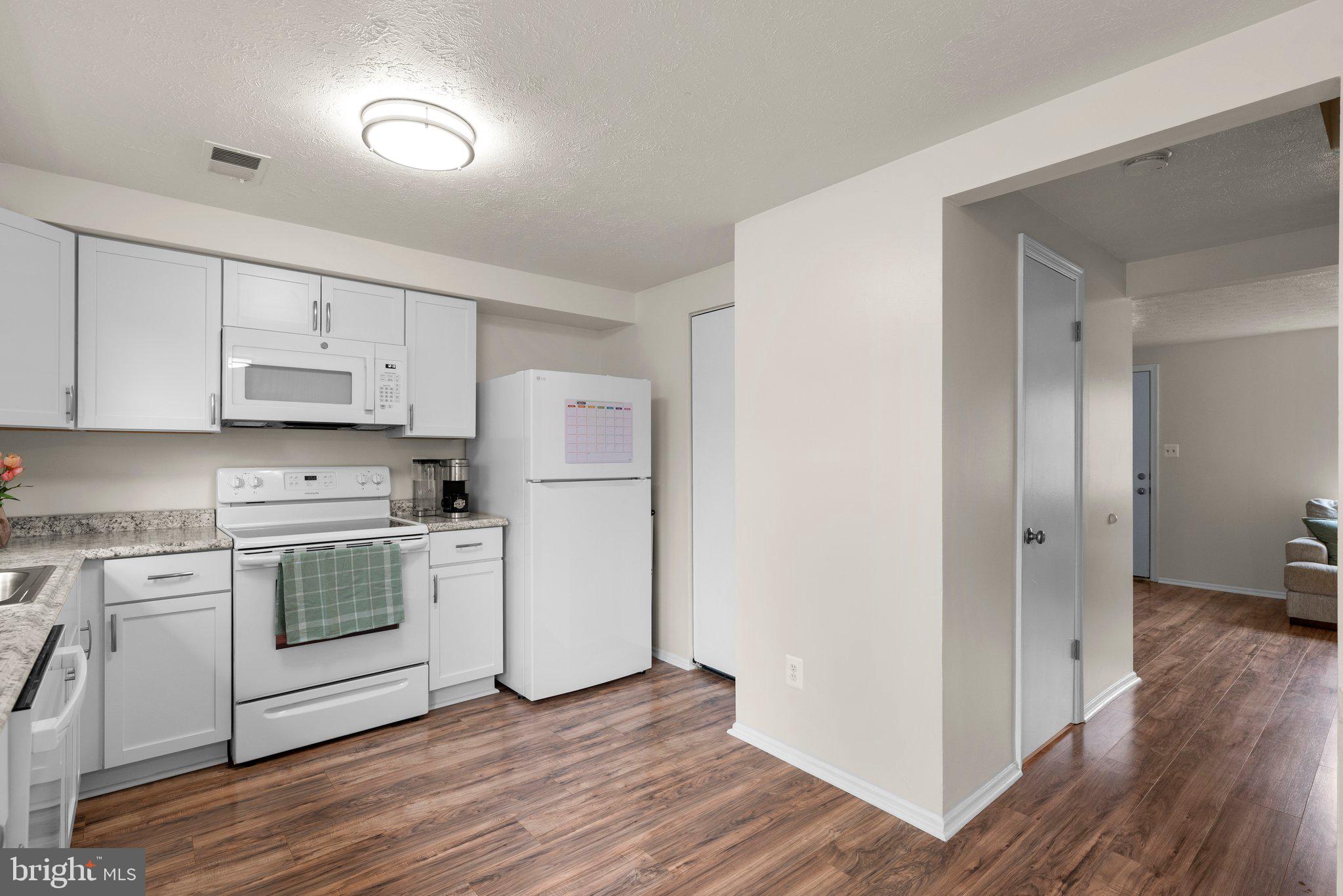 WHISPERING WOODS - Residential