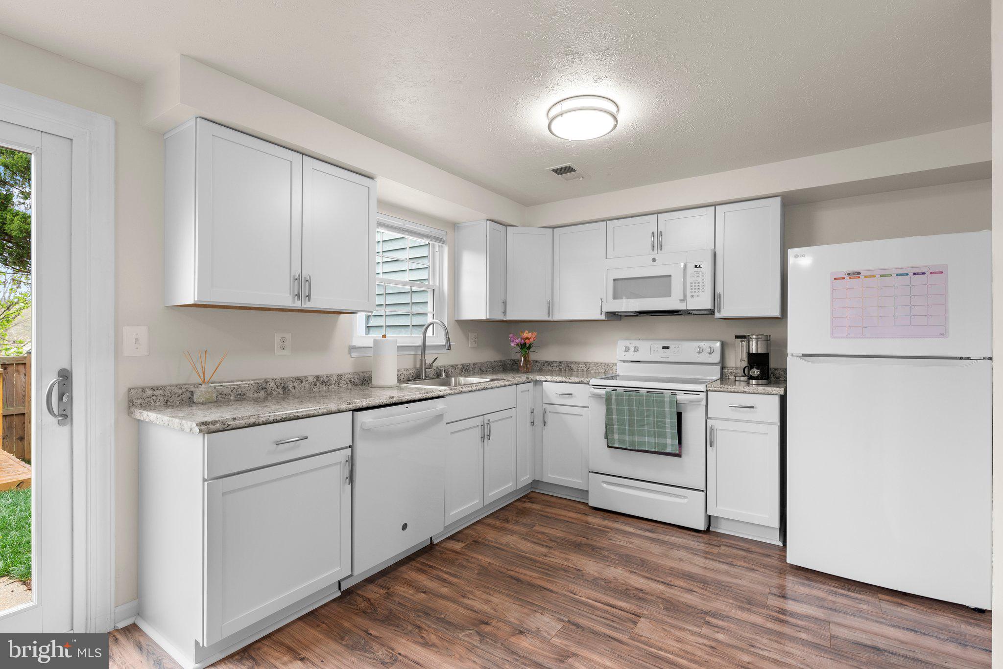 WHISPERING WOODS - Residential