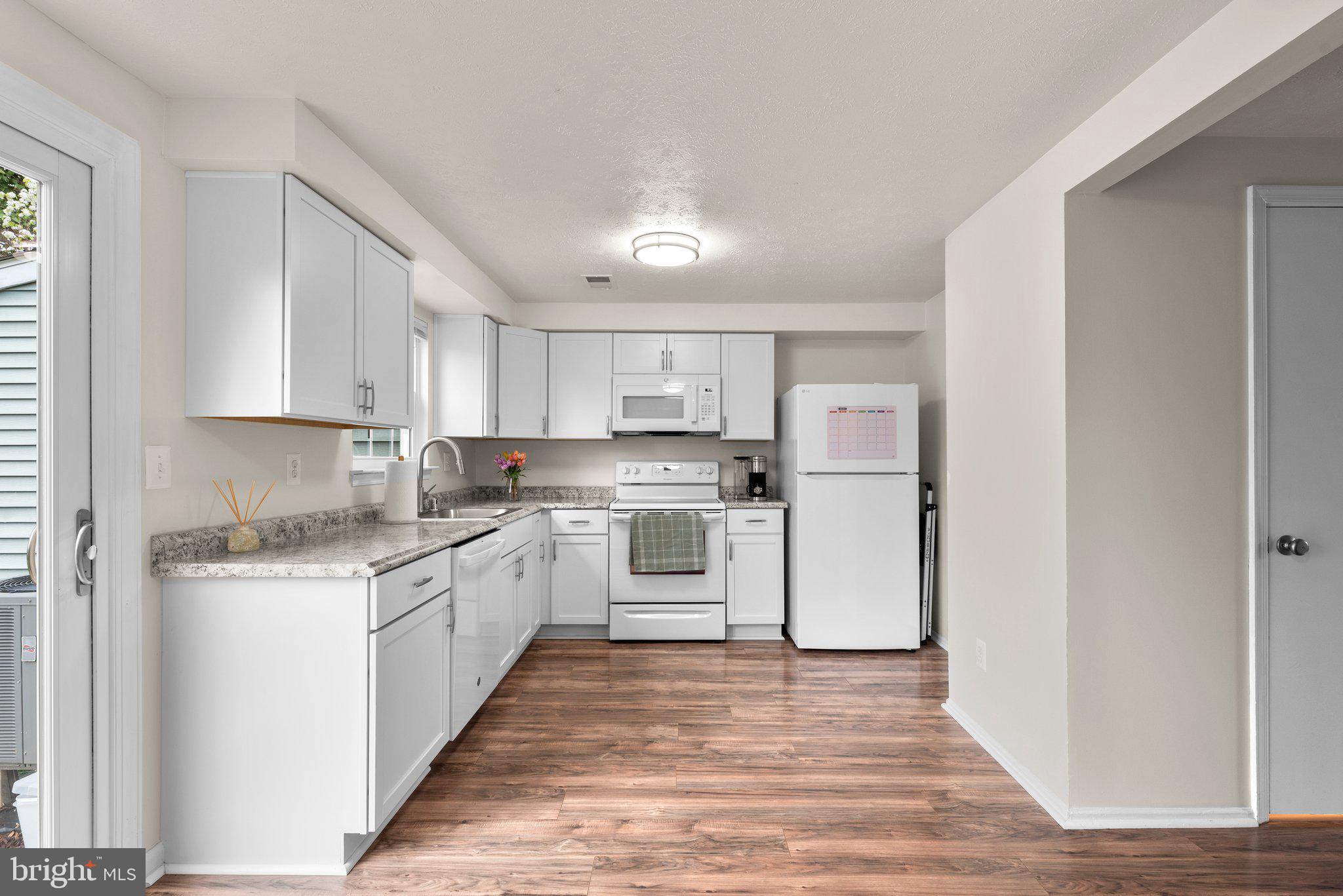 WHISPERING WOODS - Residential